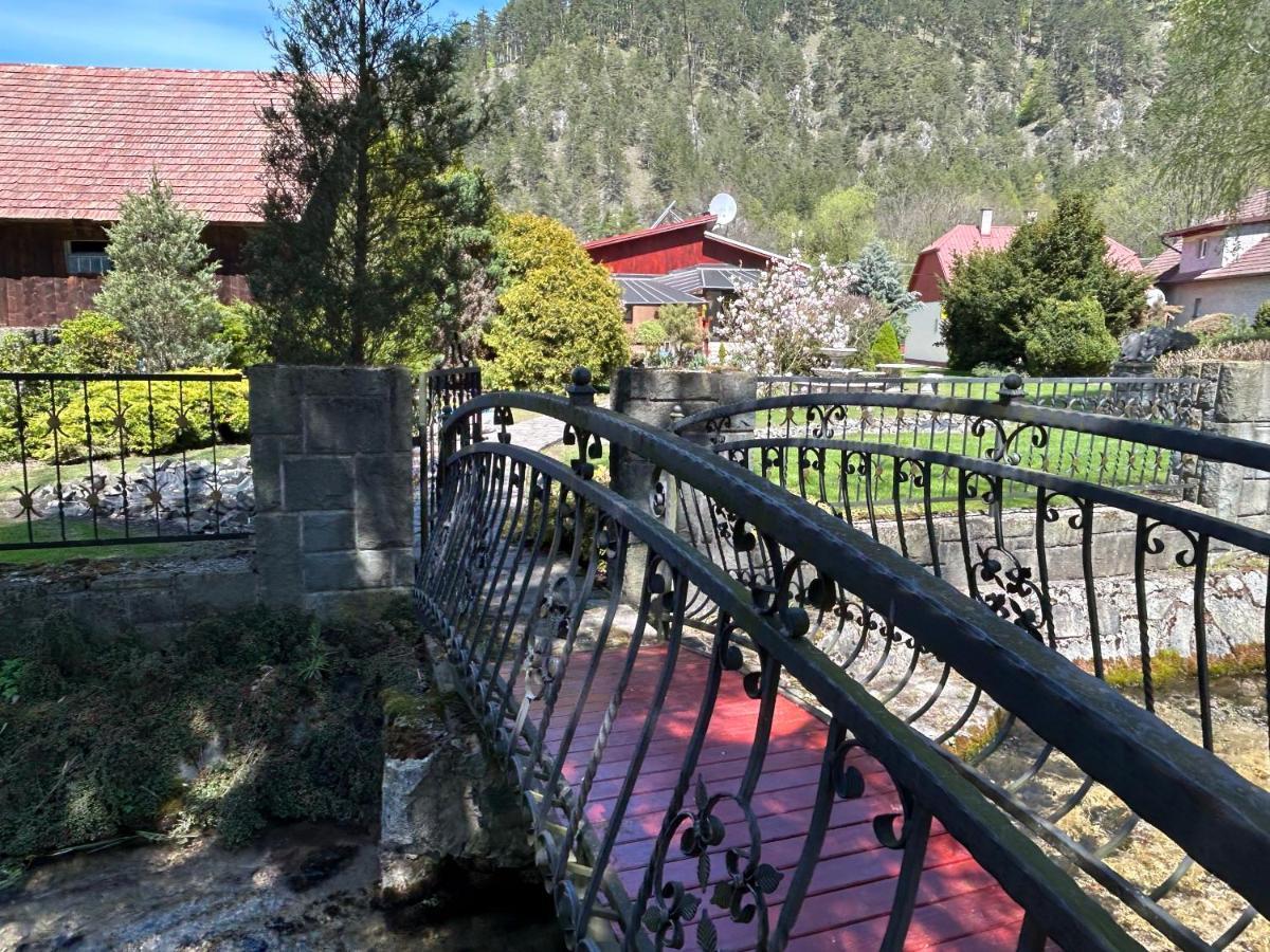 Penzion Encian Blatnica Eksteriør bilde